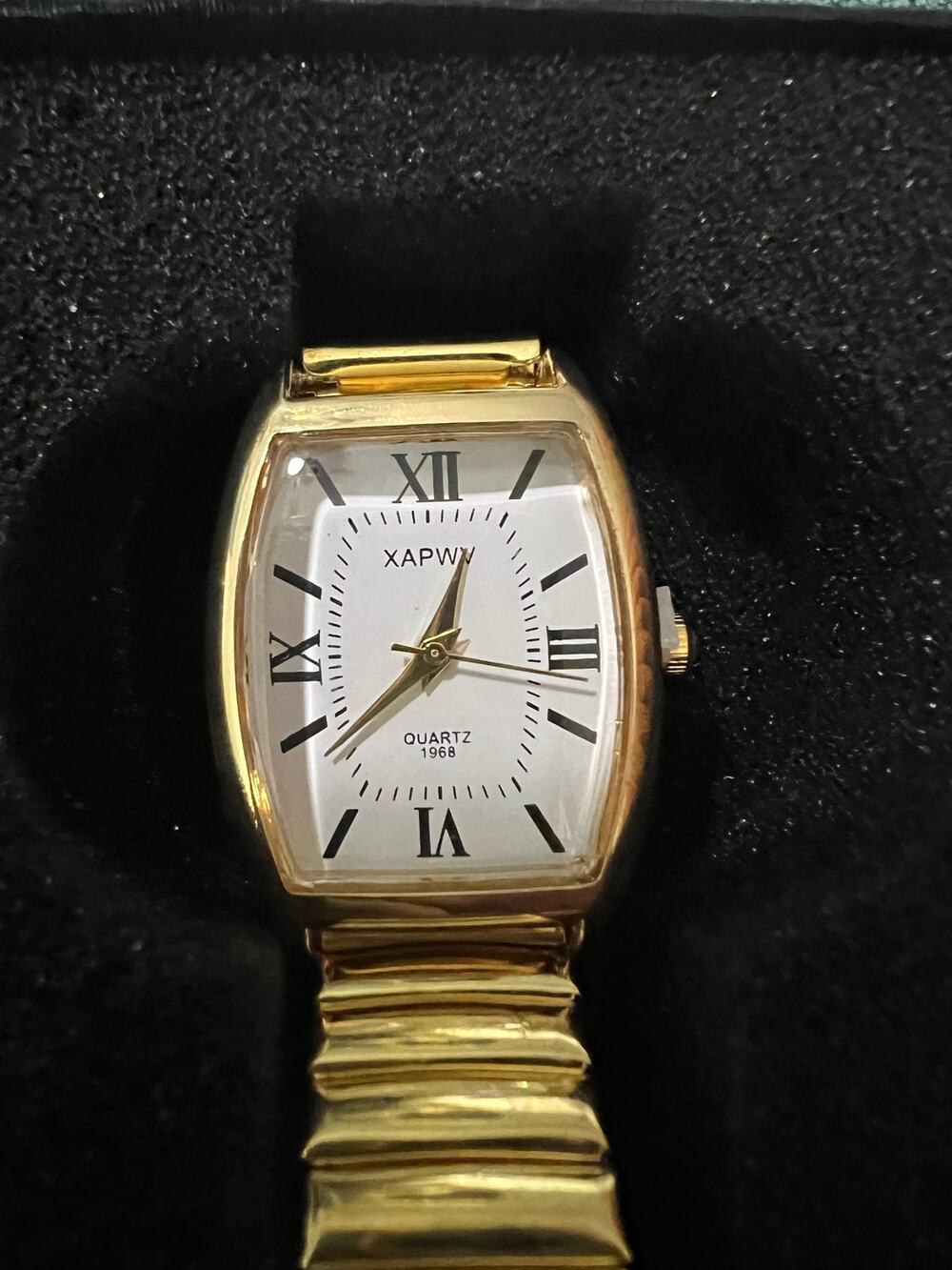 NIB Womens Vintage Gold Tone Elastic Expansion Band Watch Roman Numeral